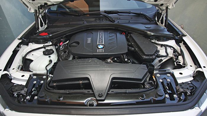 Ο de-tuned 1.600άρης diesel της BMW 114d, είναι αρκετός για να κινήσει σε καλούς ρυθμούς το αυτοκίνητο, χωρίς βέβαια να προσφέρει στον οδηγό το κάτι παραπάνω σε απόδοση.	